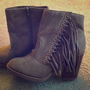 Y NOT heeled booties suede tan BRAND NEW